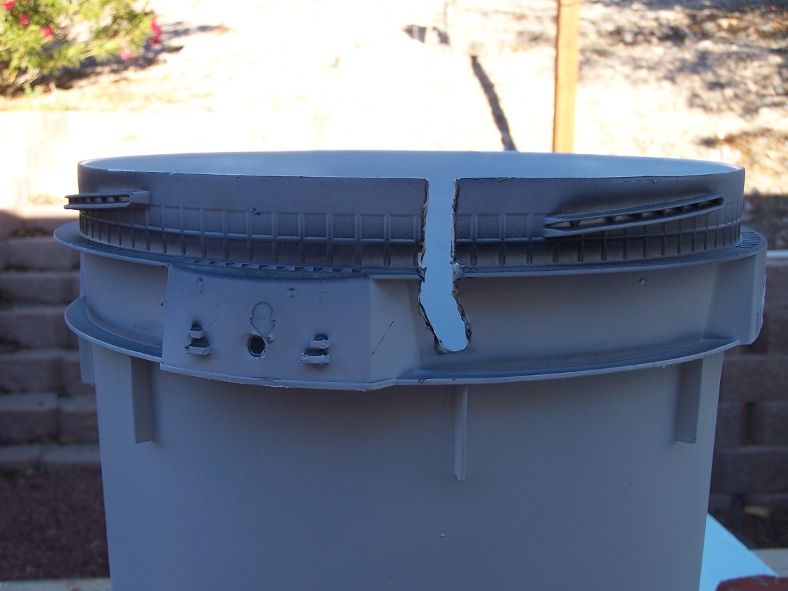 Easy to build five gallon bucket DWC hydroponic system